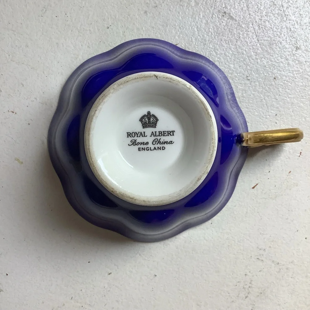 Royal Albert Tea Cup & Saucer England - Picture 3 of 10